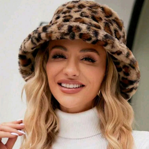 1 Women's Leopard Print Plush Bucket Hat, Autumn And Winter Warm Multi-Purpose,
